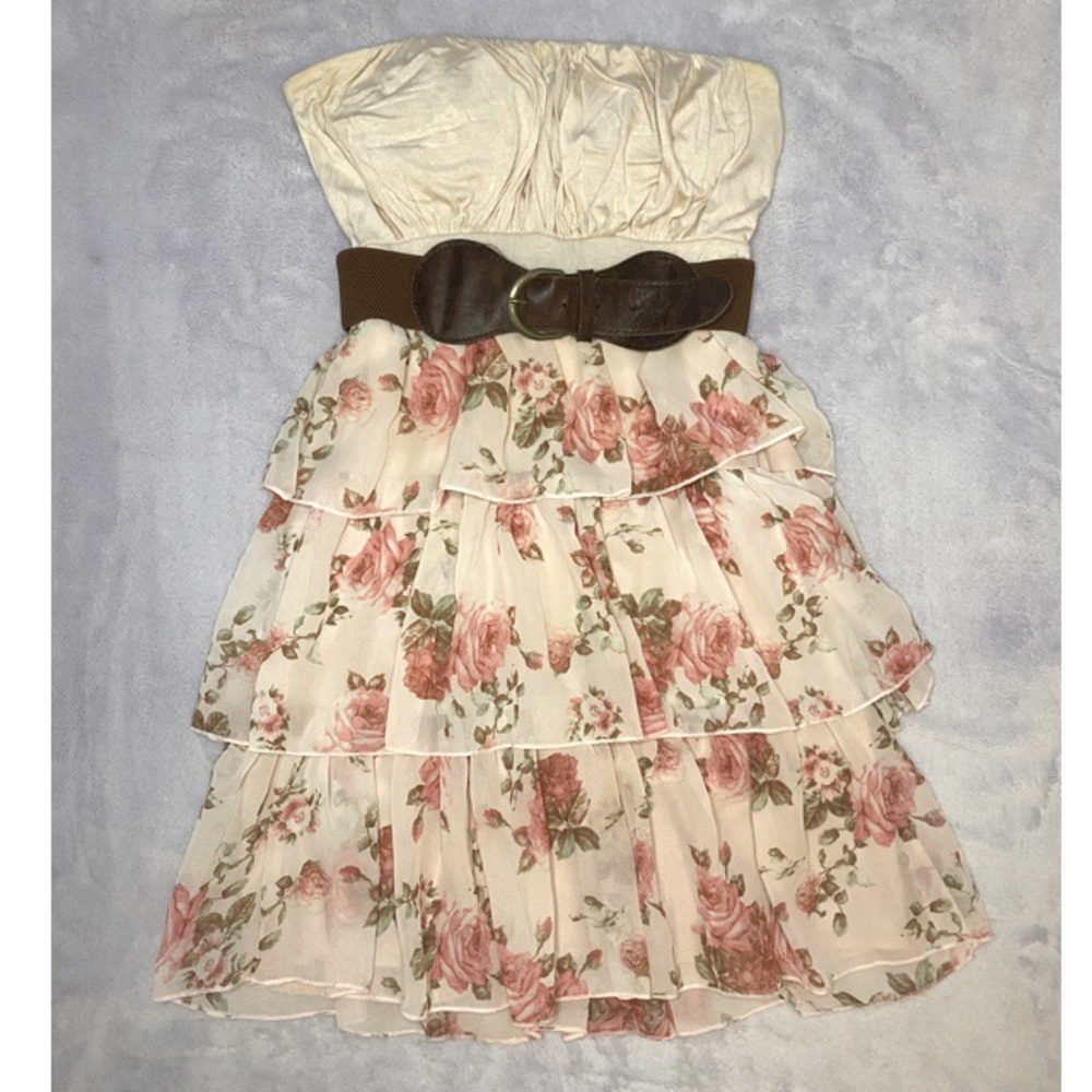 Rue 21, Size Medium, Cream Flower Pattern